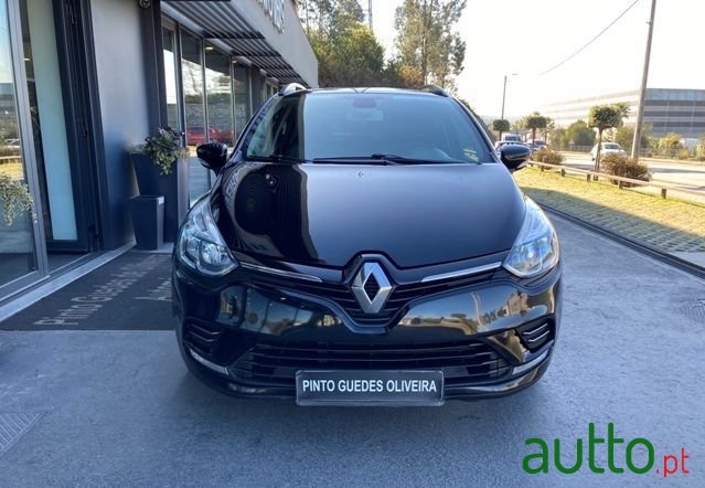 2018' Renault Clio Sport Tourer photo #2