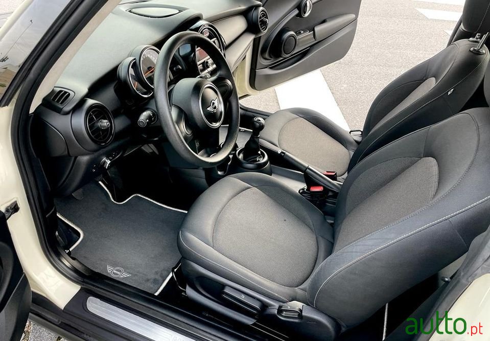 2015' MINI One photo #5