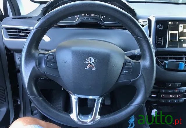2012' Peugeot 208 1.4 Hdi Allure photo #5