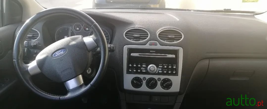 2005' Ford Focus Sport photo #1