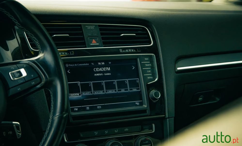 2014' Volkswagen Golf photo #5