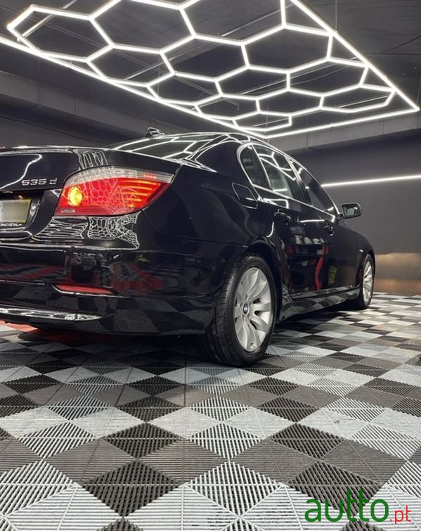 2008' BMW 535 photo #3