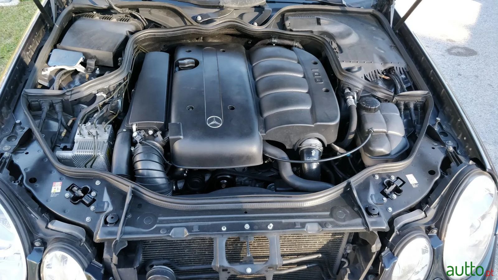 2005' Mercedes-Benz E-220 photo #3