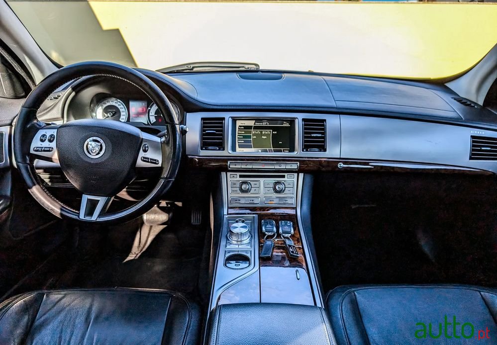 2010' Jaguar XF photo #4