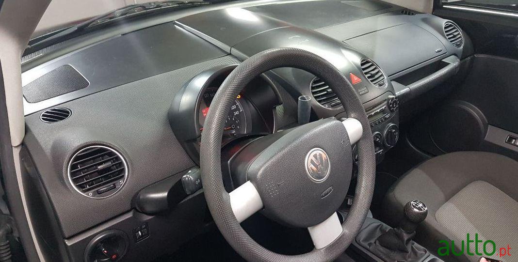 2005' Volkswagen New Beetle 1.4 Top 2ª Geração photo #3