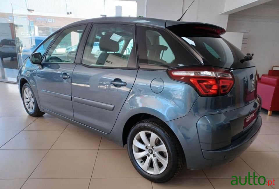 2012' Citroen C4 Picasso photo #3