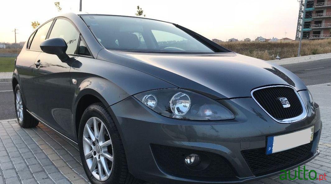 2009' SEAT Leon photo #2