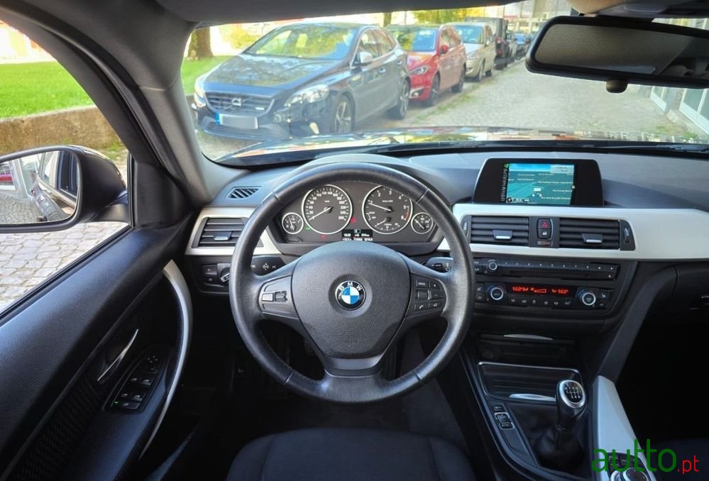 2015' BMW Série 3 D Touring photo #6