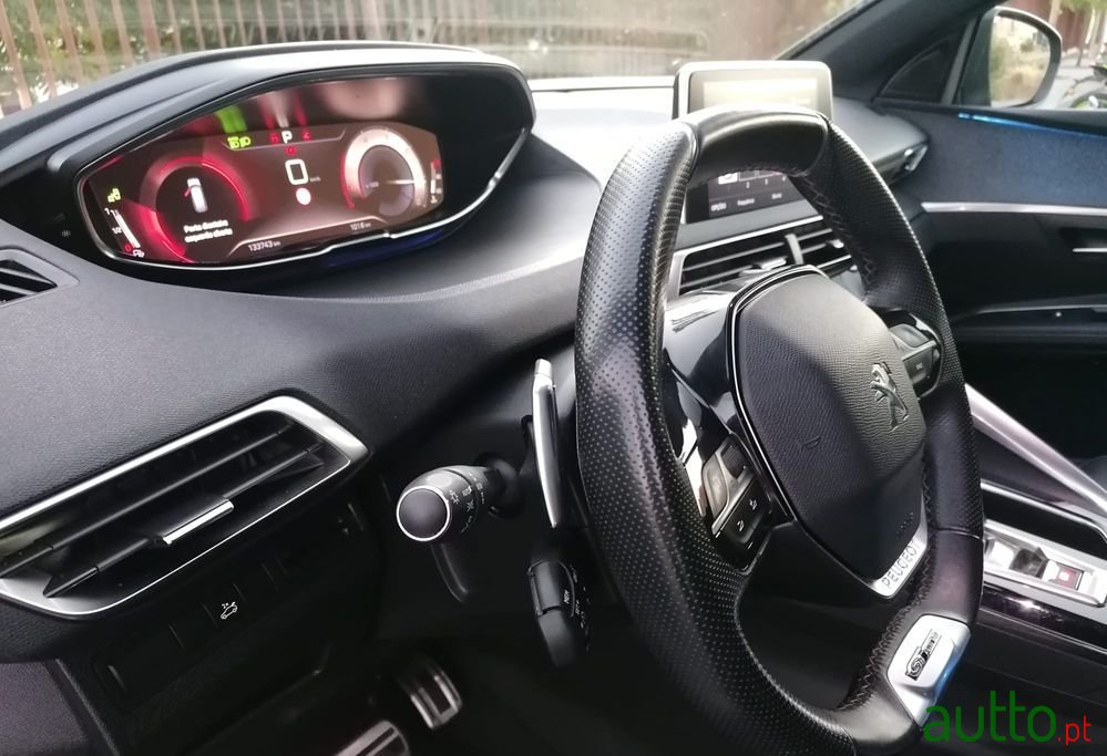 2019' Peugeot 5008 photo #5