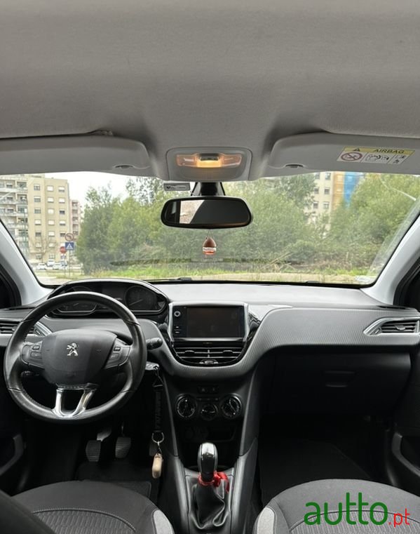 2016' Peugeot 208 photo #5