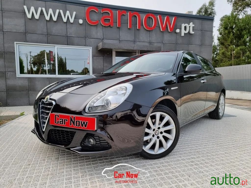 2013' Alfa Romeo Giulietta photo #1