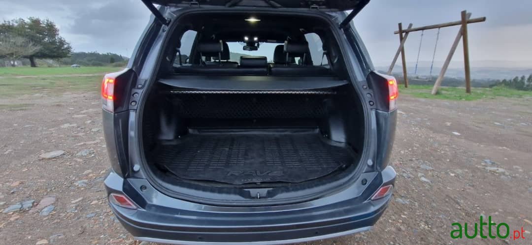 2017' Toyota RAV4 photo #4