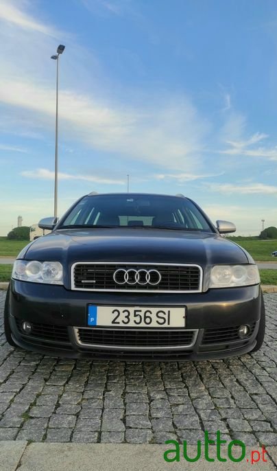2001' Audi A4 Avant photo #4