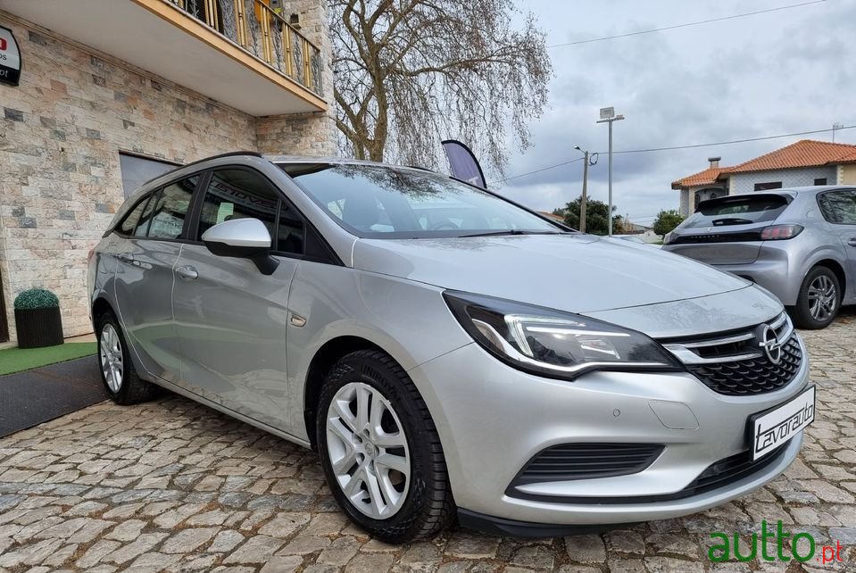 2018' Opel Astra Sports Tourer photo #2