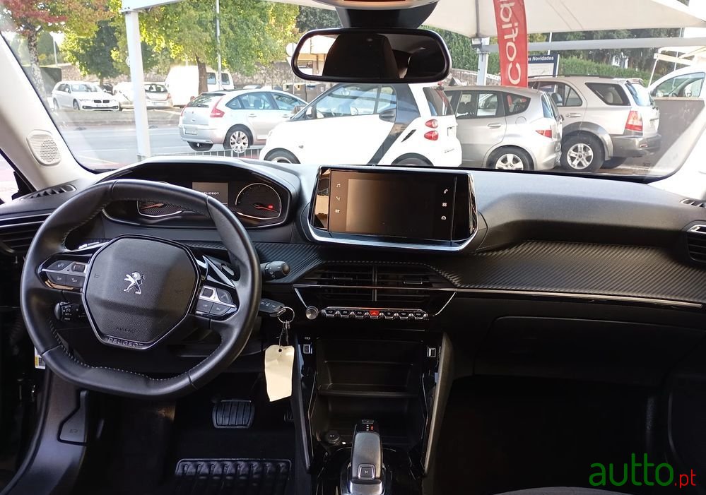 2022' Peugeot 2008 photo #4
