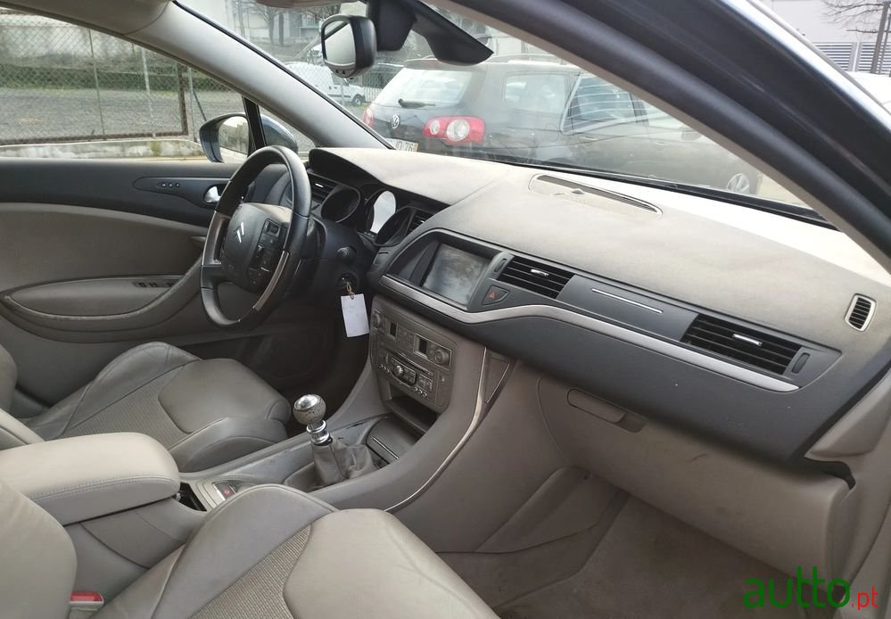 2010' Citroen C5 Tourer photo #6