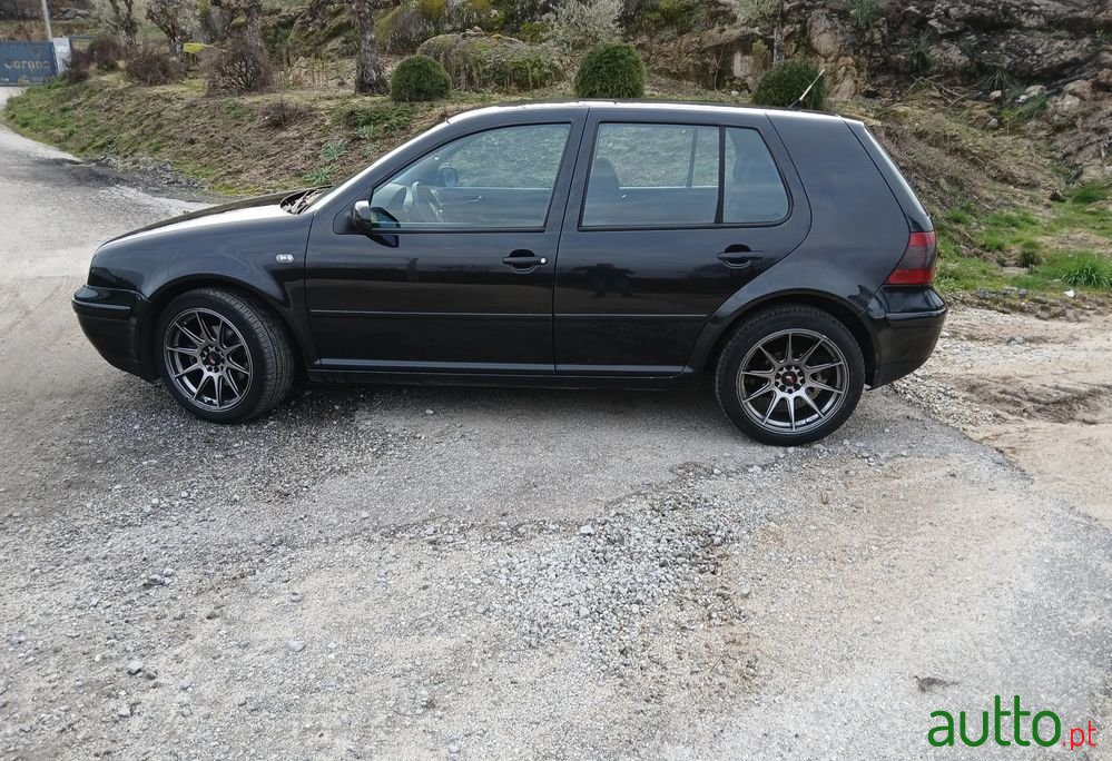 2001' Volkswagen Golf photo #2