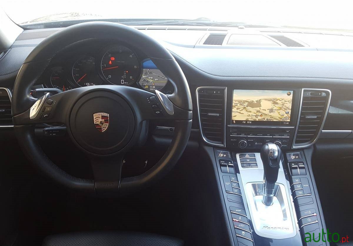 2011' Porsche Panamera Platinum Edition photo #4