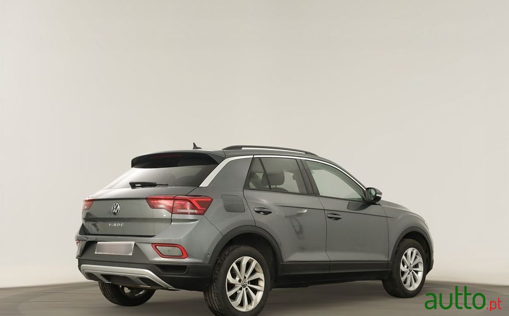 2023' Volkswagen T-Roc photo #4