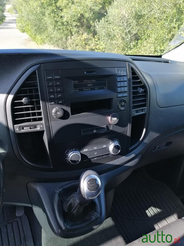 2016' Mercedes-Benz Vito adaptada a transporte de defic photo #5