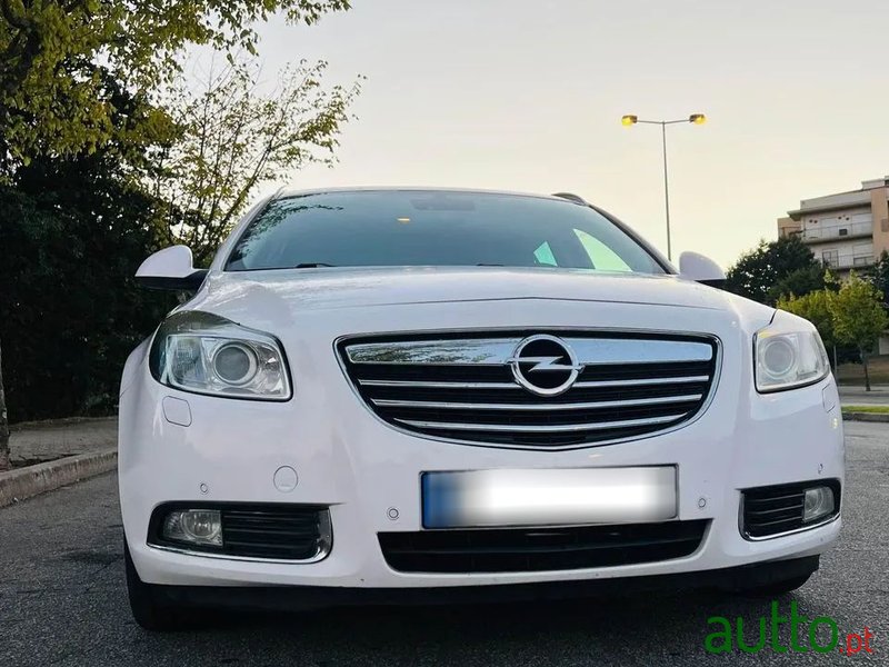 2010' Opel Insignia Sports Tourer photo #3