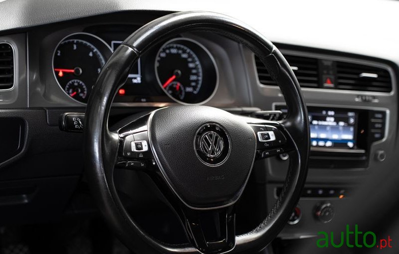 2017' Volkswagen Golf photo #3