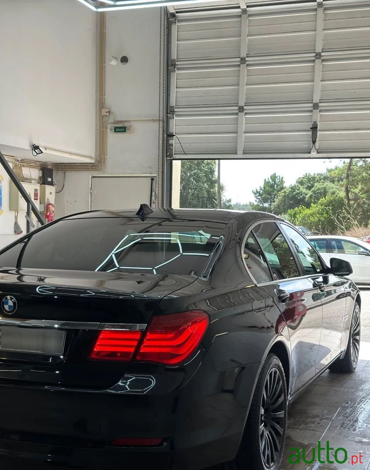 2011' BMW 730 D photo #2