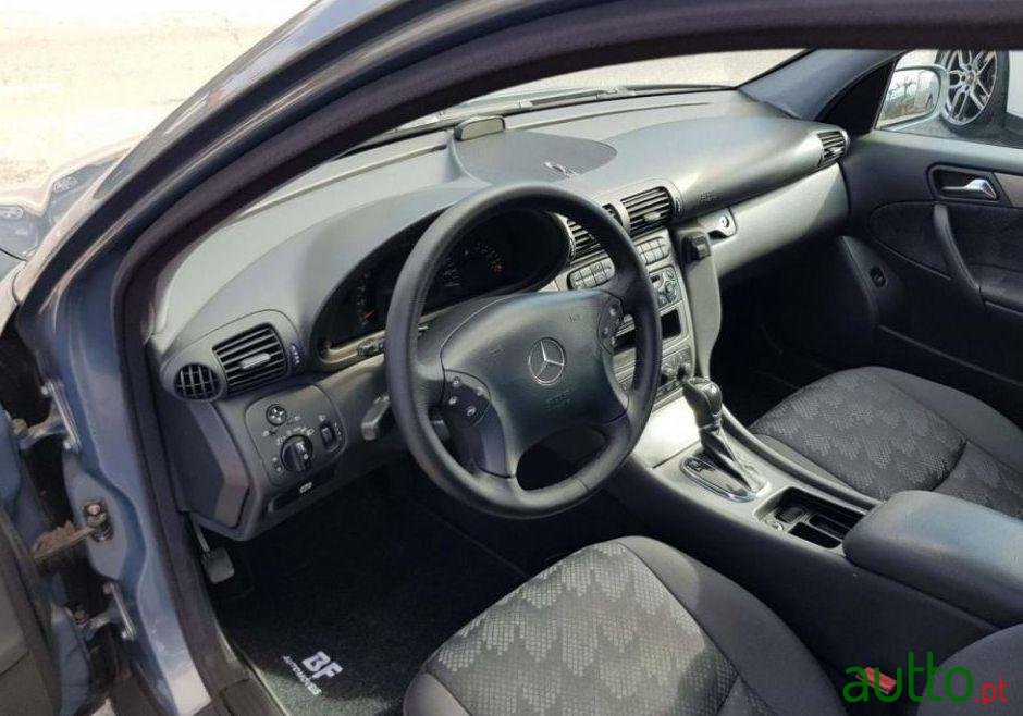 2003' Mercedes-Benz C-220 Cdi Avantgarde photo #2