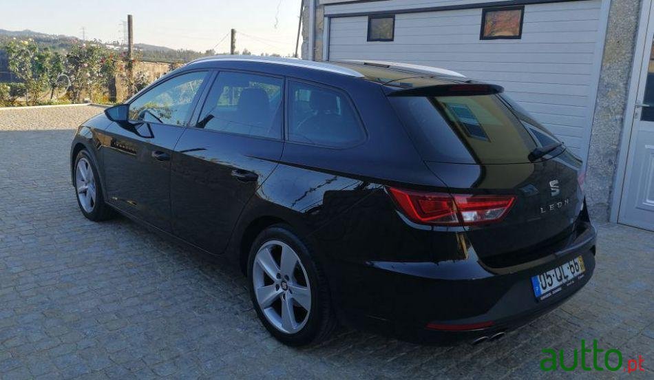 2015' SEAT Leon St photo #2