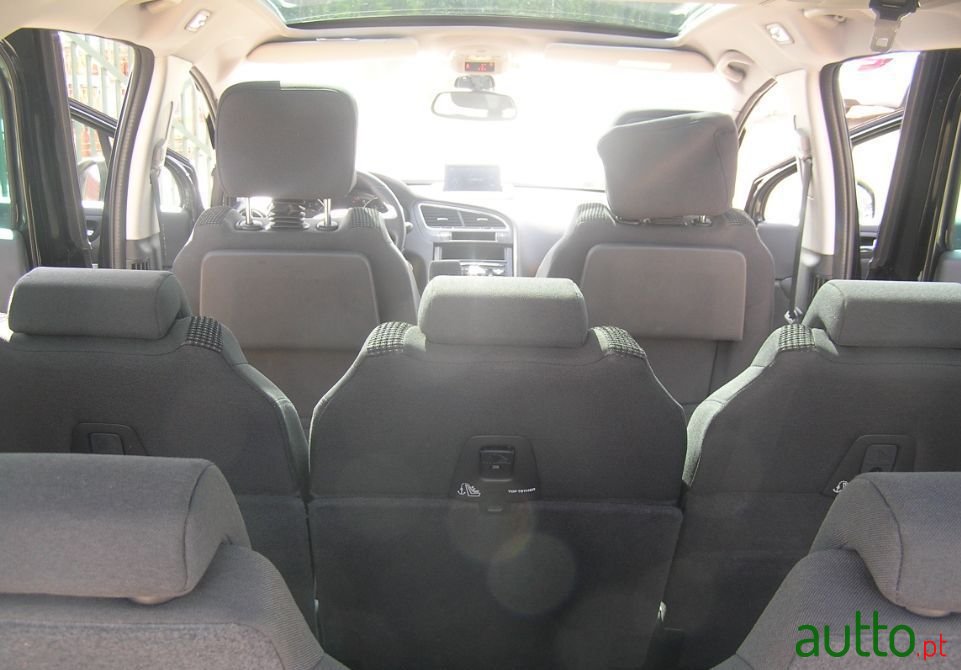 2015' Peugeot 5008 photo #4