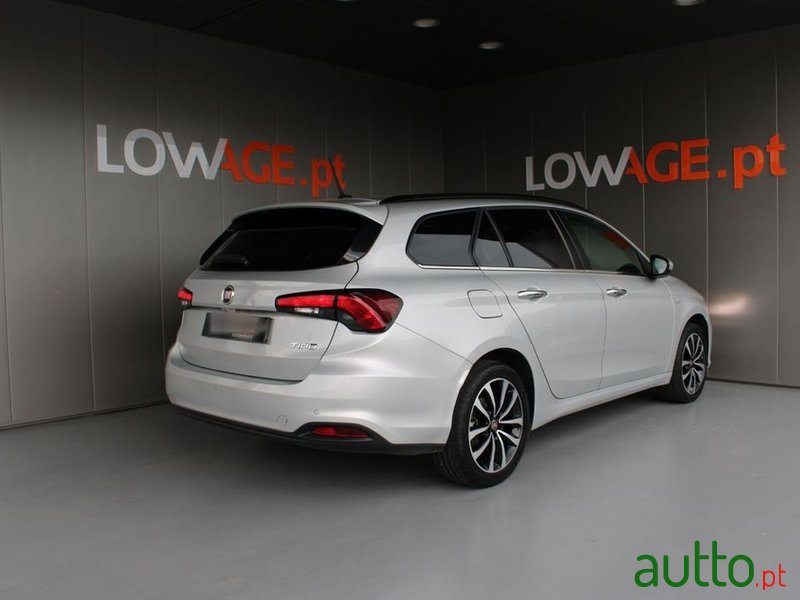 2020' Fiat Tipo Station Wagon photo #2