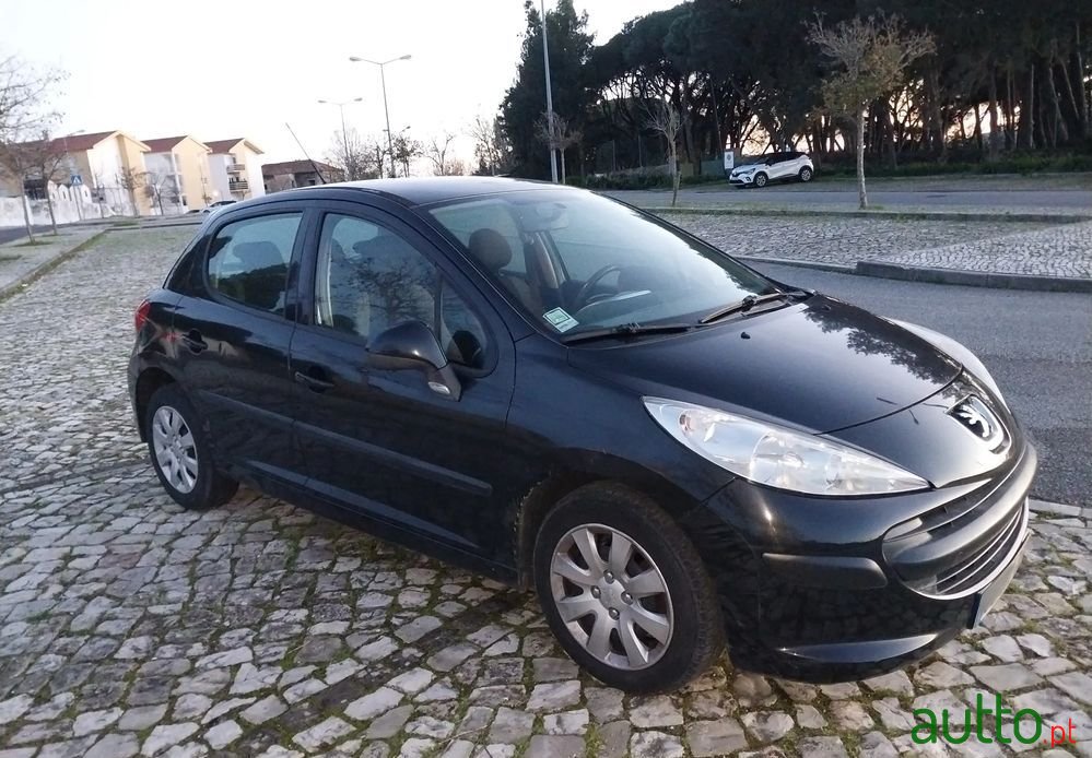 2009' Peugeot 207 1.4 16V Active photo #2