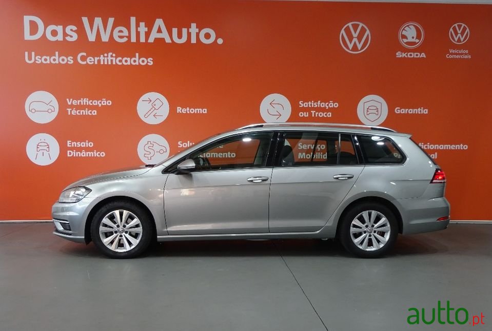 2017' Volkswagen Golf Variant photo #2