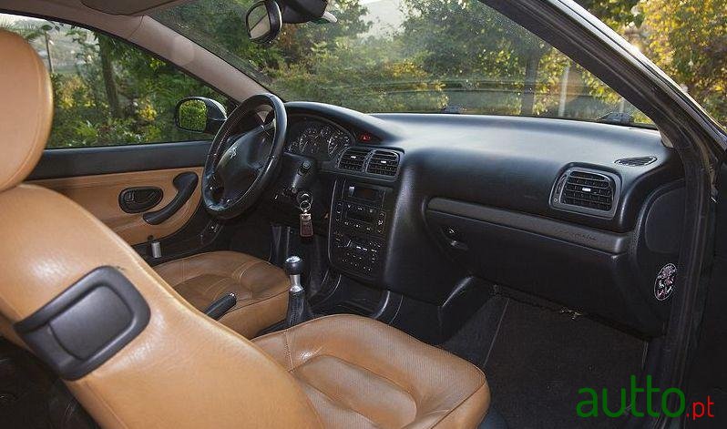 2000' Peugeot 406 Coupé photo #2