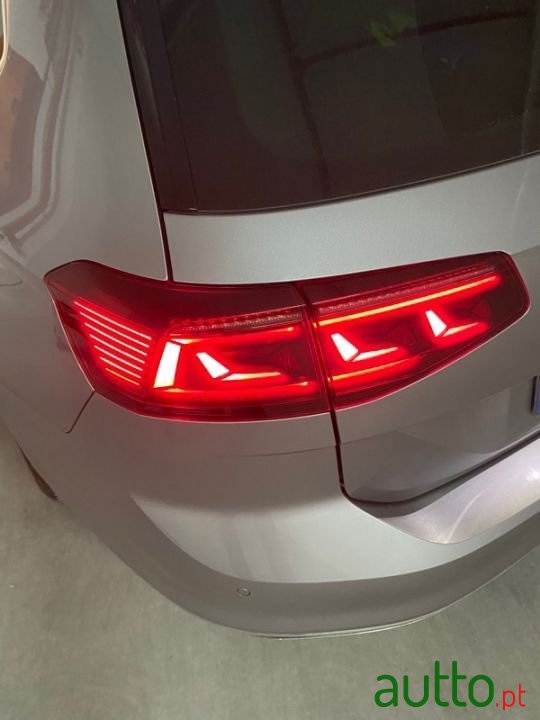 2021' Volkswagen Passat photo #4