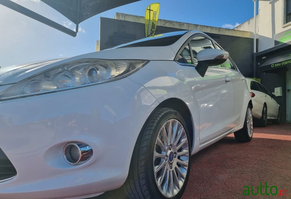 2011' Ford Fiesta 1.25 Titanium photo #4