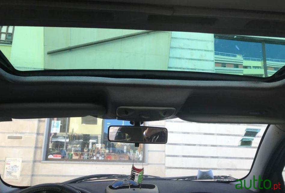 2002' Alfa Romeo 147 photo #1