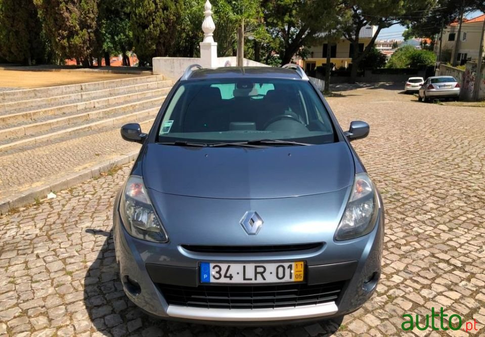 2011' Renault Clio Break photo #2