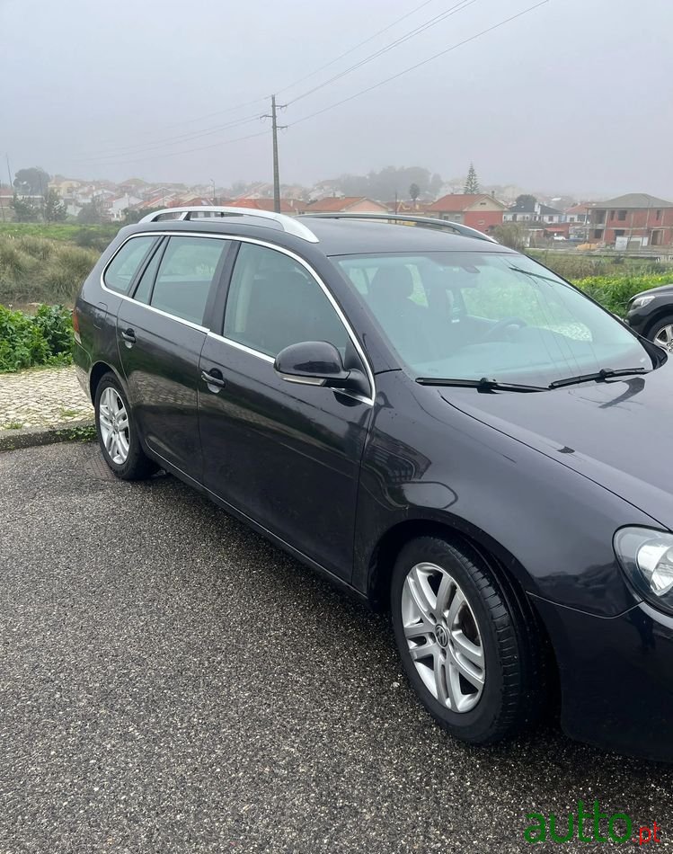 2011' Volkswagen Golf Variant photo #1