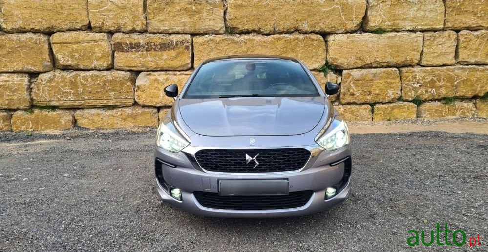 2017' DS Automobiles Ds5 photo #5