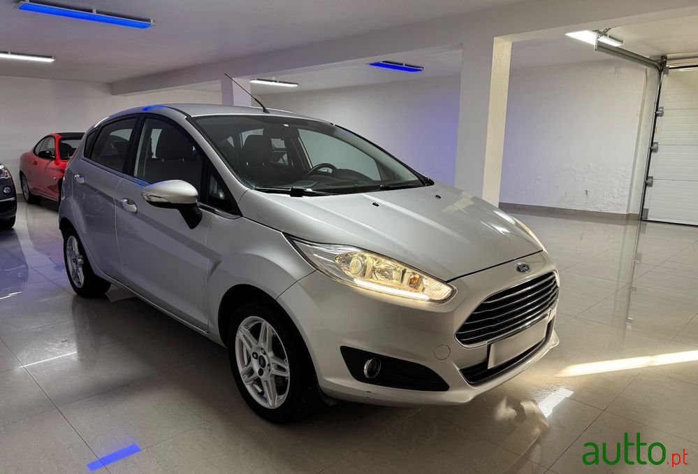 2013' Ford Fiesta photo #2
