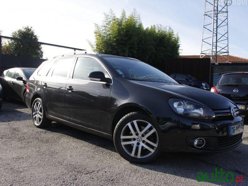 2011' Volkswagen Golf Variant 1.6 TDi Confortline photo #2