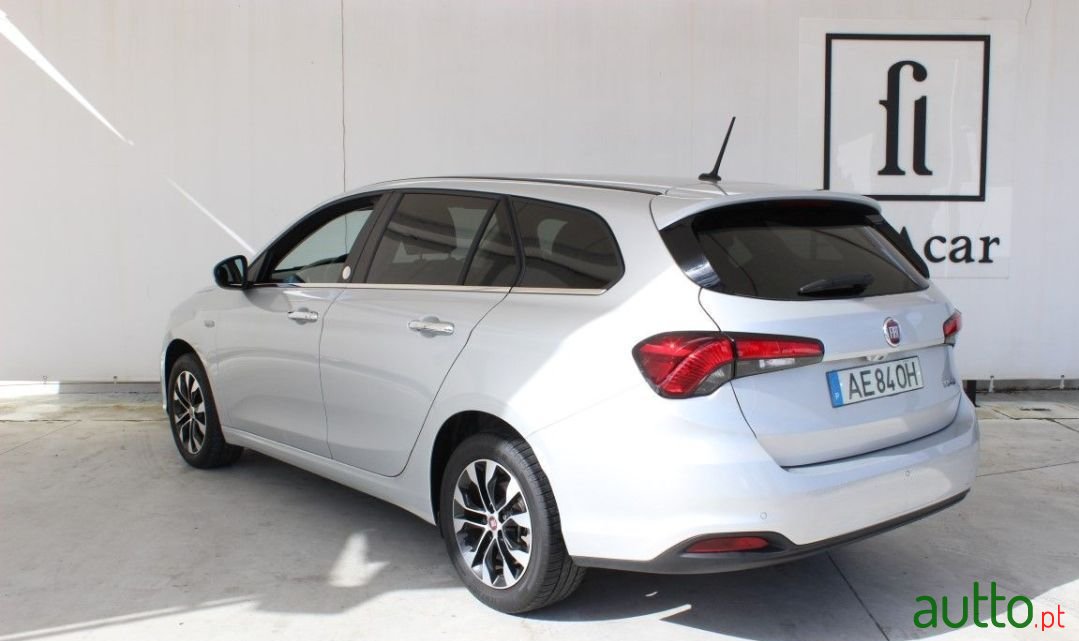 2020' Fiat Tipo Station Wagon photo #2