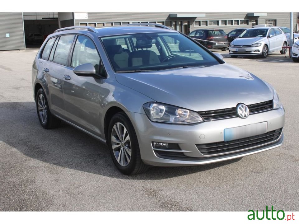 2017' Volkswagen Golf photo #3