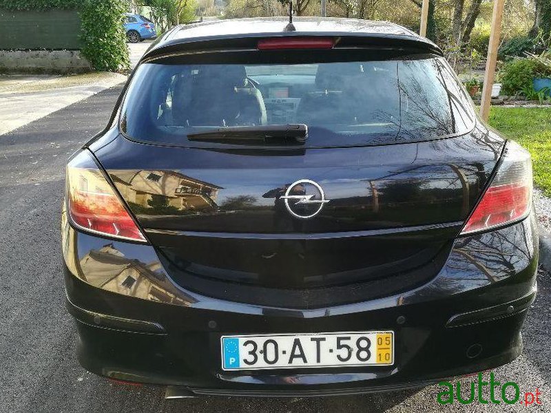 2005' Opel Astra Gtc photo #4