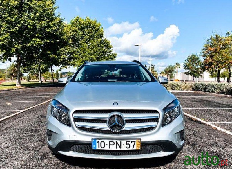 2015' Mercedes-Benz Gla-200 Urban photo #2