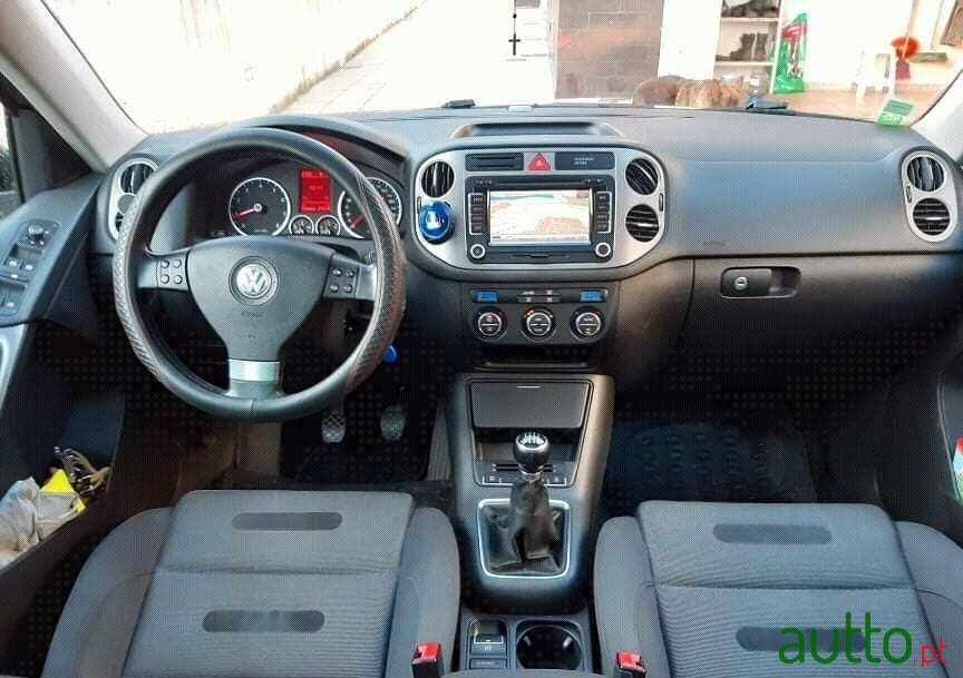 2010' Volkswagen photo #3