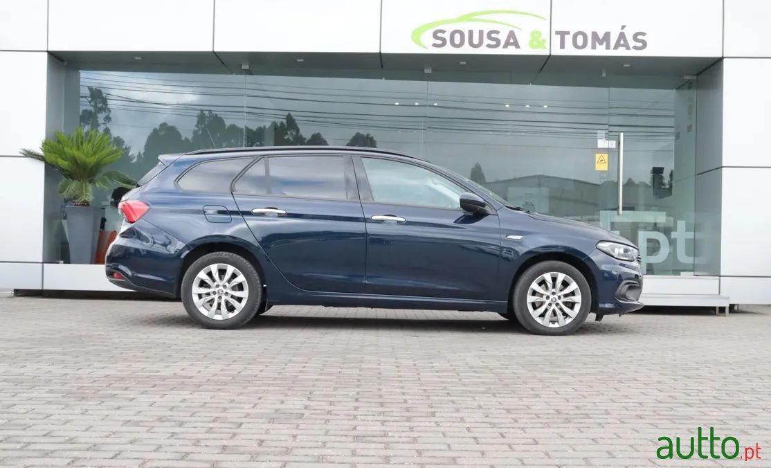 2017' Fiat Tipo Station Wagon photo #5