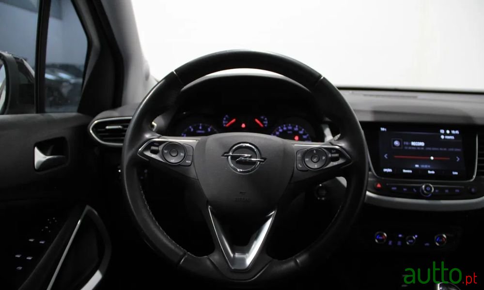 2022' Opel Crossland 1.2 Design & Tech photo #6