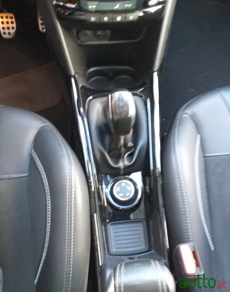 2016' Peugeot 2008 1.2 Puretech Crossway photo #2